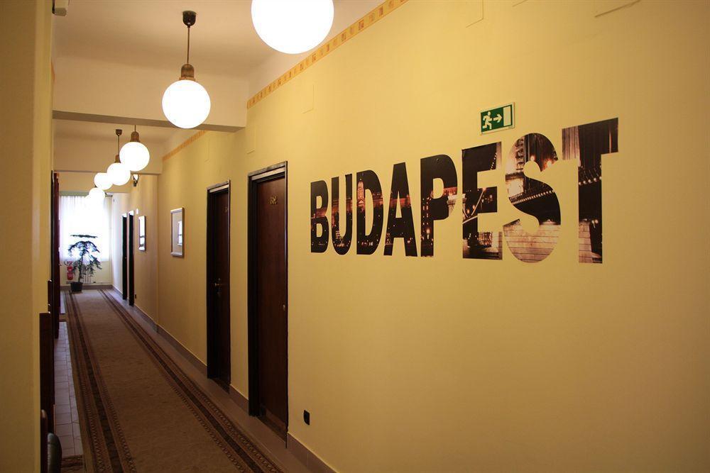 Hotel Metro Budapesta Exterior foto